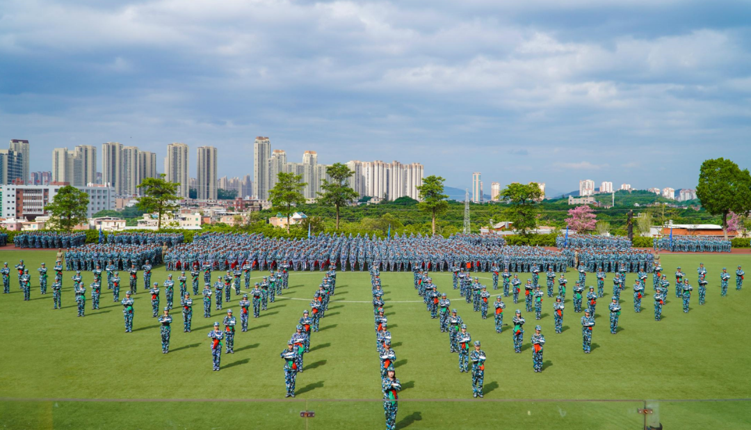 沙场点兵 激昂青春｜泉信2023级新生军训圆满收官